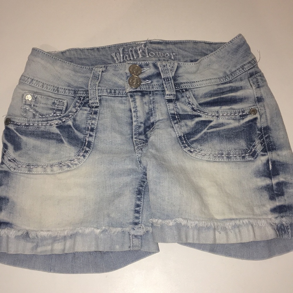 I am selling jean shorts